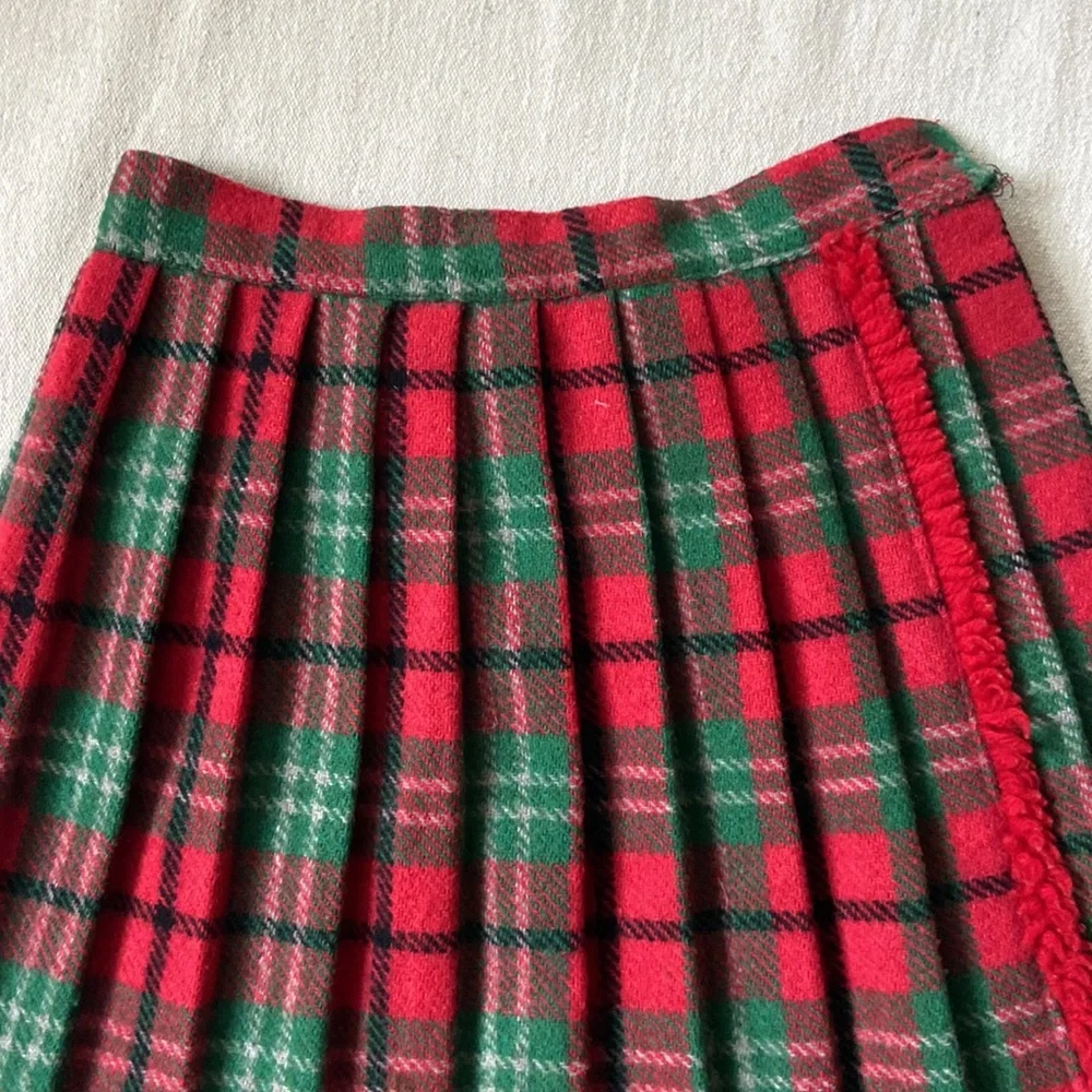VINTAGE WOOL Skirt Kilt Mini pleated Irish Scottish Gingham Plaid Red Green